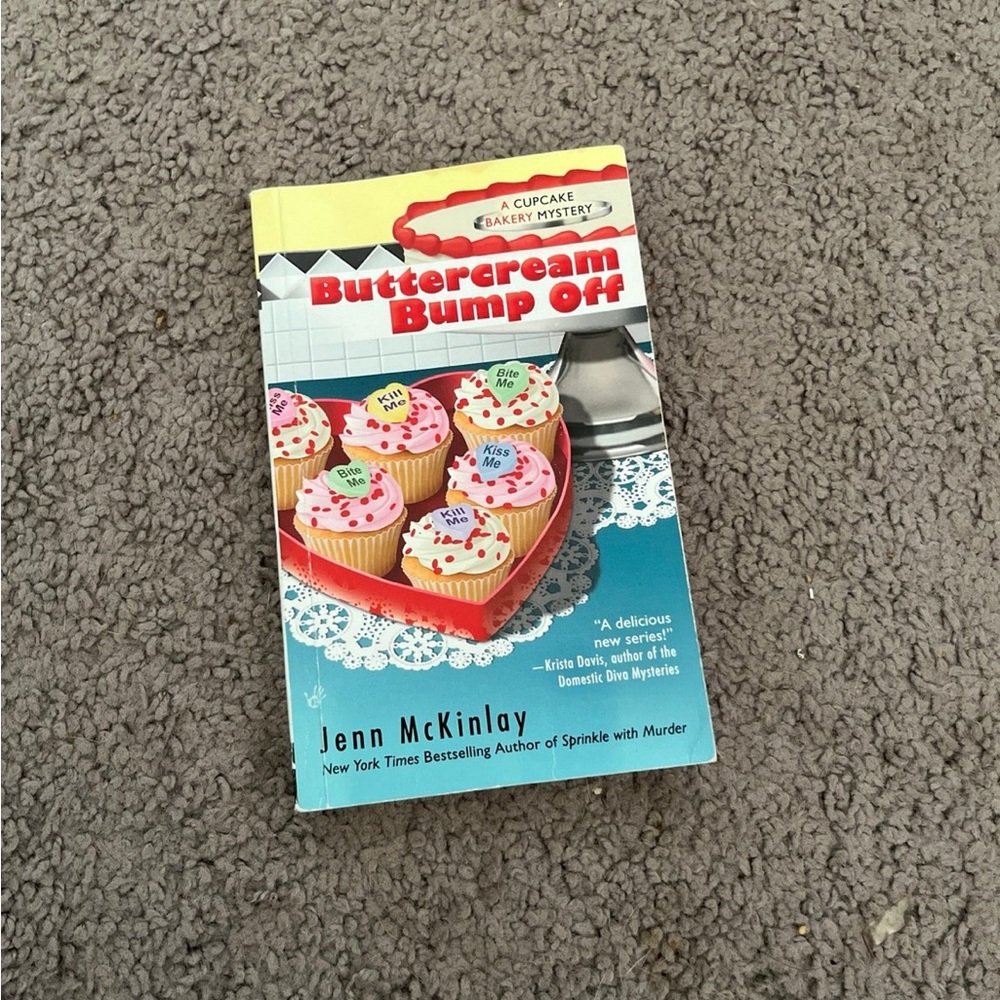 Buttercream bump off book a cupcake bakery mystery